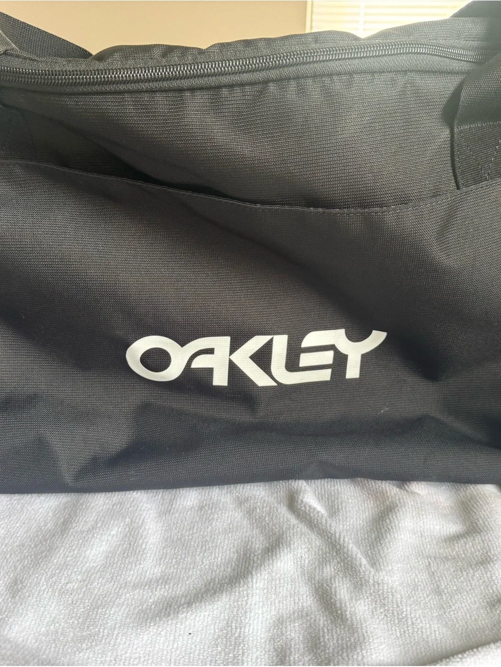 Oakley Travel Duffle Bag Black Carryon Weekender Cabin Luggage Holdall